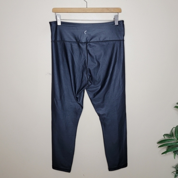 Zyia Active | Shiny Black Cropped Leggings Size 14-16 - Picture 3 of 5